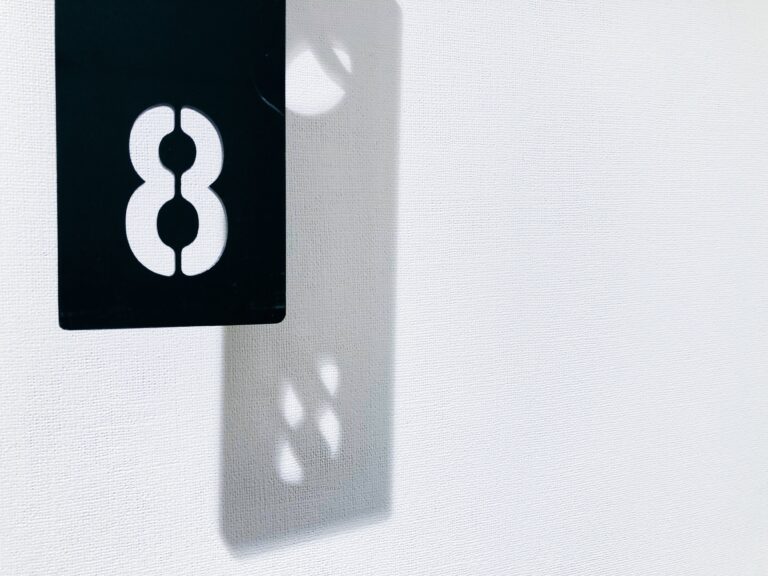 Number eight hanging with shadow